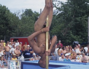 010115_july_1998_mr_nude_galaxy_competition_at_nudes_a_poppin