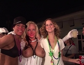 011110_fantasy_fest_girls_flashing_tits_pussy_and_random_party_girls_lick_pussy_in_public_bar