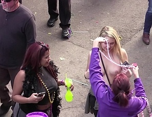 031116_mardi_gras_hot_women_flashing_from_the_street_nudity_festival_in_new_orleans