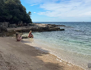 041025_undewater_swimming_babes_samanta_rouge_and_rosalinda_enjoying_the_sea_while_on_vacation