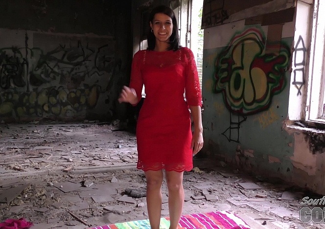 051917_gorgeous_new_model_caroline_masturbating_in_an_abandoned_building_with_so_much_graffiti