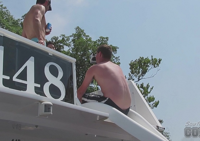 052412_hot_girls_showing_skin_at_party_cove