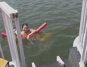 052412_hot_girls_showing_skin_at_party_cove