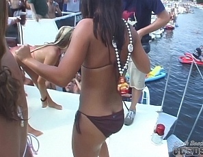 052905_wild_party_girls_on_vacation_at_party_cove_wet_tshirt_contest