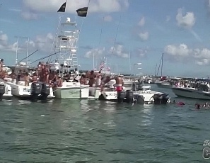 071706_bartenders_bash_boat_festival_in_the_florida_keys_hot_girls_showing_skin