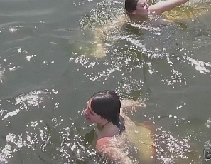 081012_random_video_cuts_from_a_extra_camera_while_partying_out_on_lake_of_the_ozarks_boat_babes_nude_outdoors