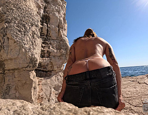 081026_dora_enjoying_a_sunny_day_on_a_nude_croatia_beach