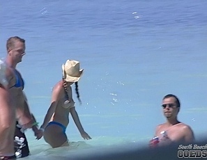 090504_hot_girls_flashing_tits_in_a_short_video_from_bartenders_bash