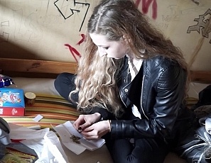 091216_on_vacation_with_some_hot_models_at_a_music_festival_and_the_hot_blonde_samanta_masturbates_with_a_dildo