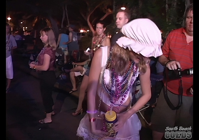 101309_fantasy_fest_girls_masturbating_and_flashing_tits_and_pussy_in_public