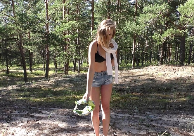 102516_young_hot_candice_masturbating_with_a_dildo_outdoors_in_a_seaside_forest