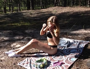 102516_young_hot_candice_masturbating_with_a_dildo_outdoors_in_a_seaside_forest