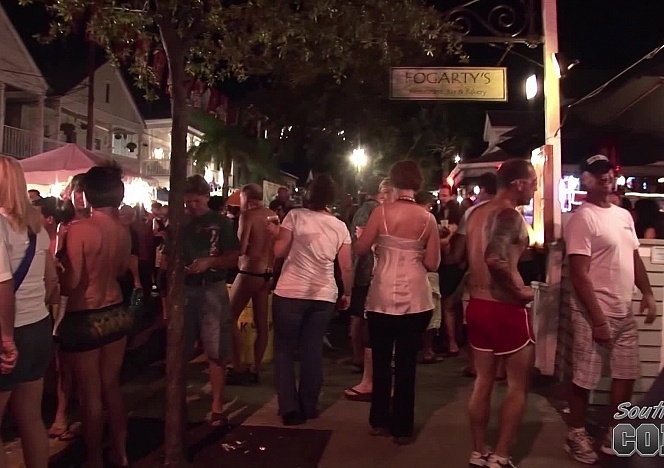 103009_key_west_fantasy_fest_street_fest_and_behind_the_scenes_milf_pussy_licking